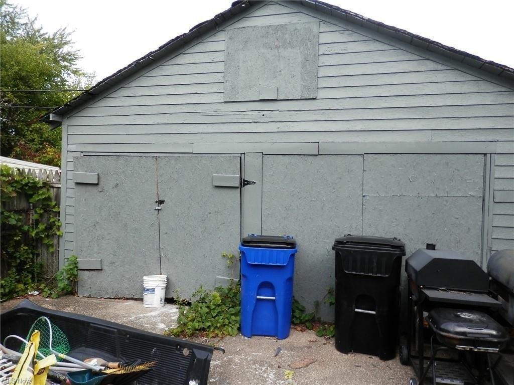 Lenacrave Ave, Cleveland, OH 44105