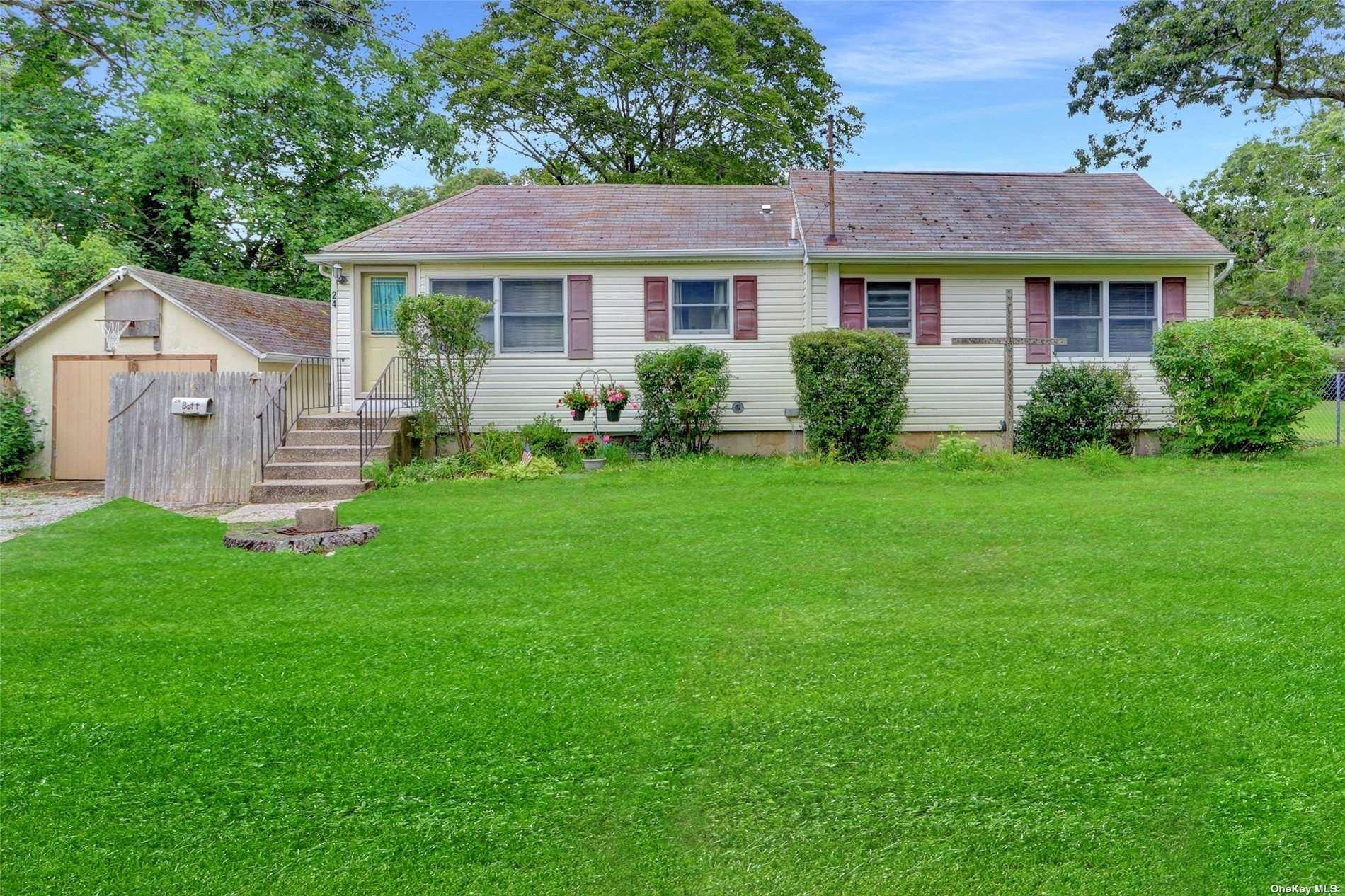 Lafayette Ave, Mastic, NY 11950