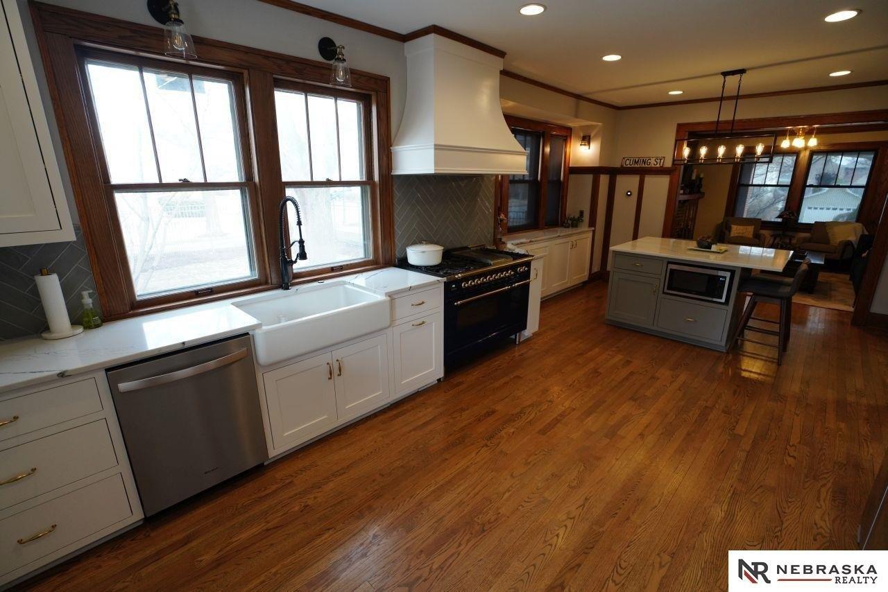 Cuming St, Omaha, NE 68132