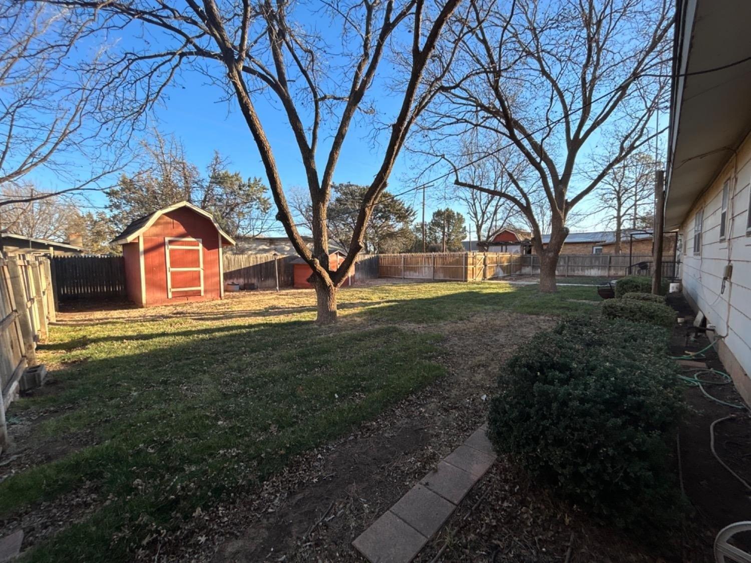 Lockwood St, Tahoka, TX 79373