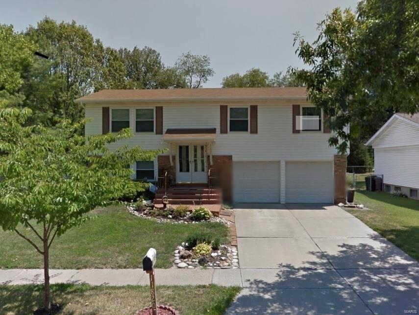 Wexford Place Dr, Maryland Heights, MO 63043