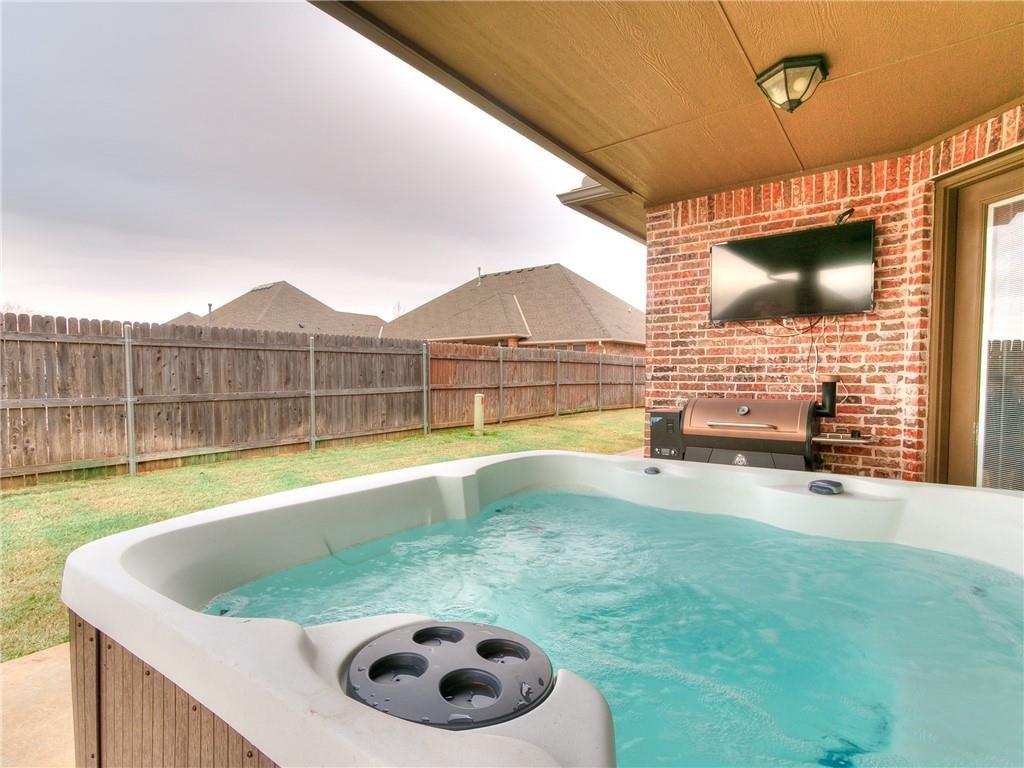Sycamore Dr, Moore, OK 73160
