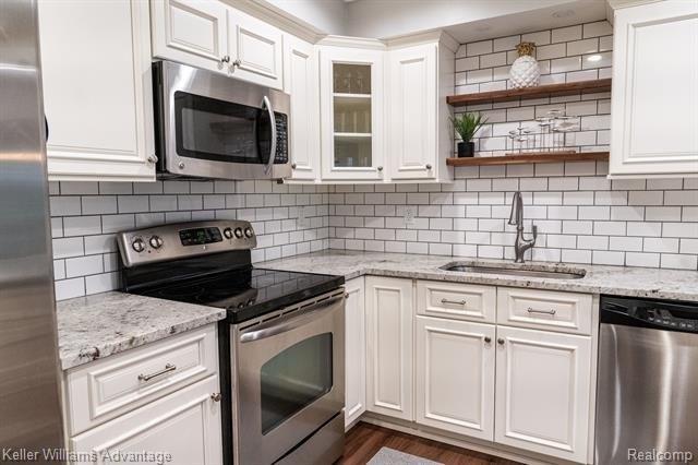 Sycamore Dr, Plymouth, MI 48170