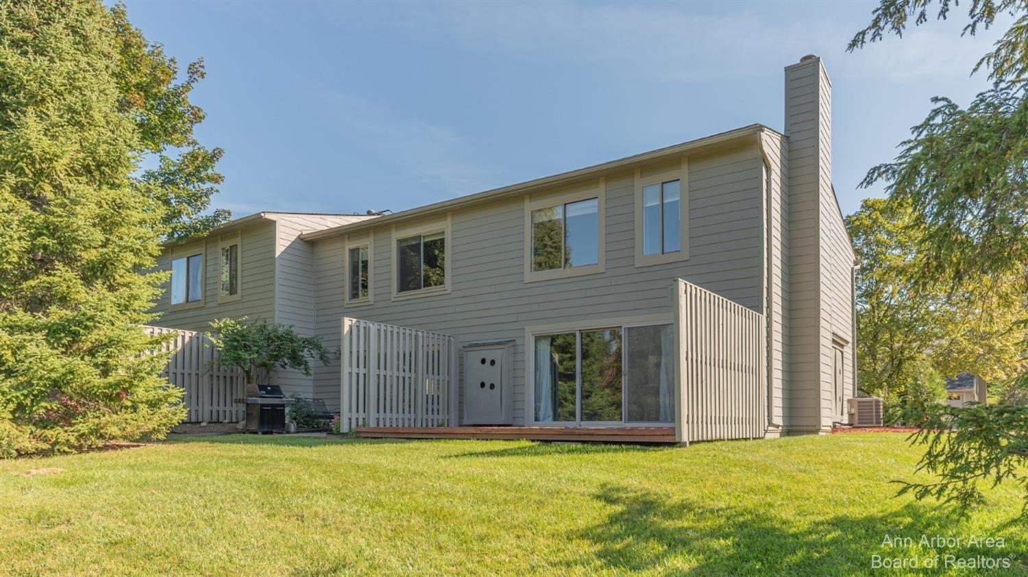 Watersedge Dr, Ann Arbor, MI 48105