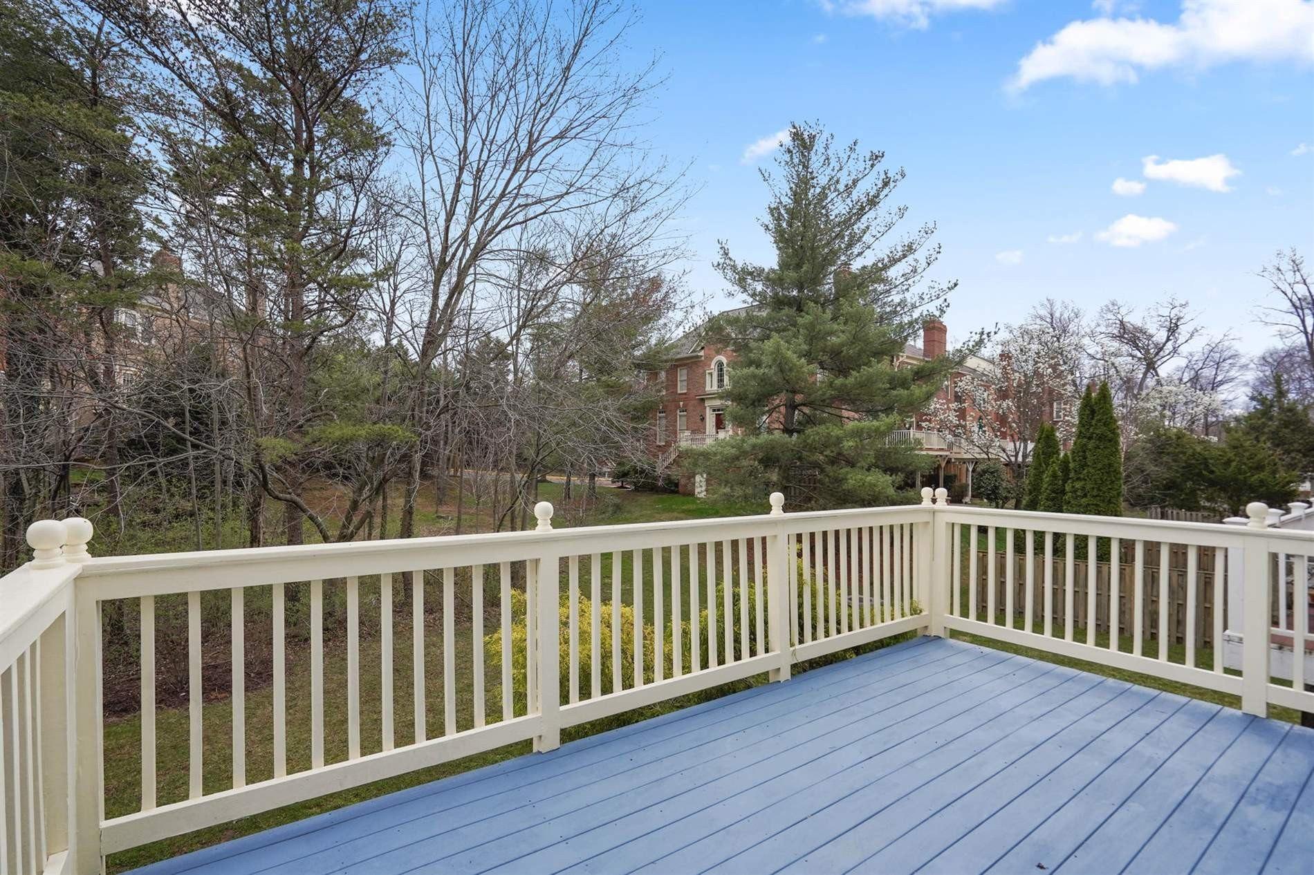 Sterling Ct, Rockville, MD 20850