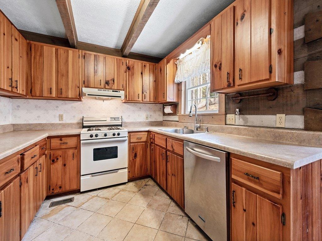 Forest Hill Rd, Waynesville, NC 28785