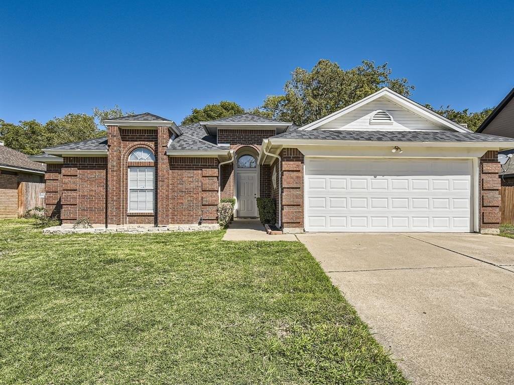 Fiero Dr, Arlington, TX 76001