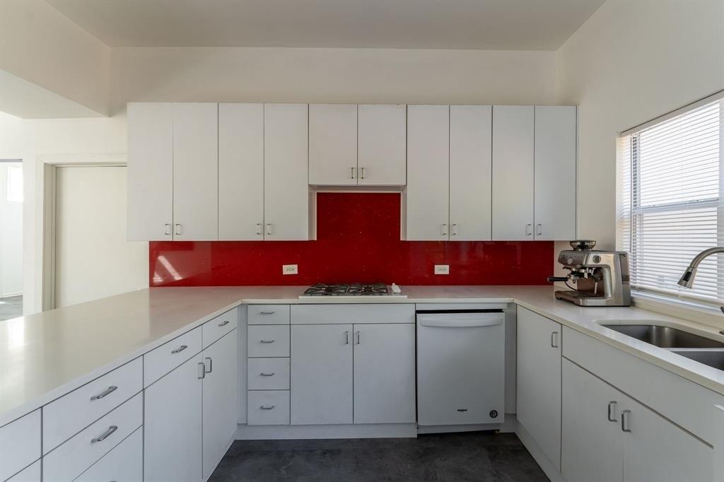 Las Brisas Ct, Irving, TX 75038