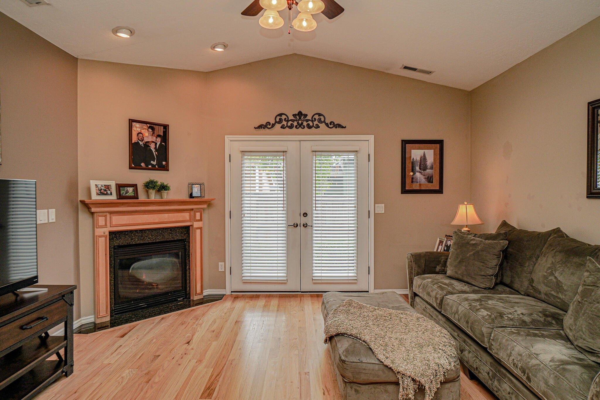 Brookdale Dr, Central Point, OR 97502