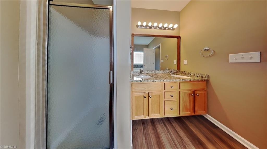 Overbrook Meadow Ct, Kernersville, NC 27284