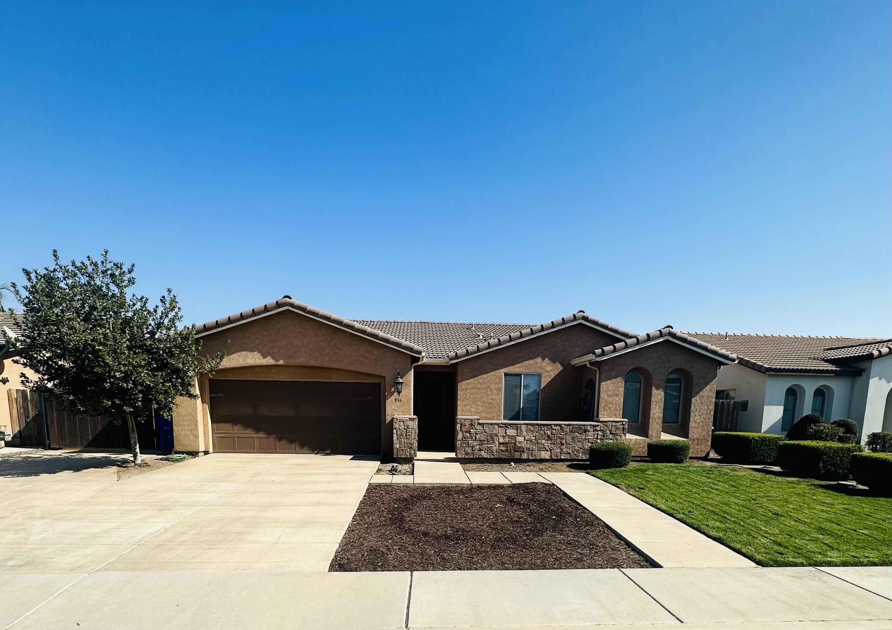 N Red Oak St, Porterville, CA 93257