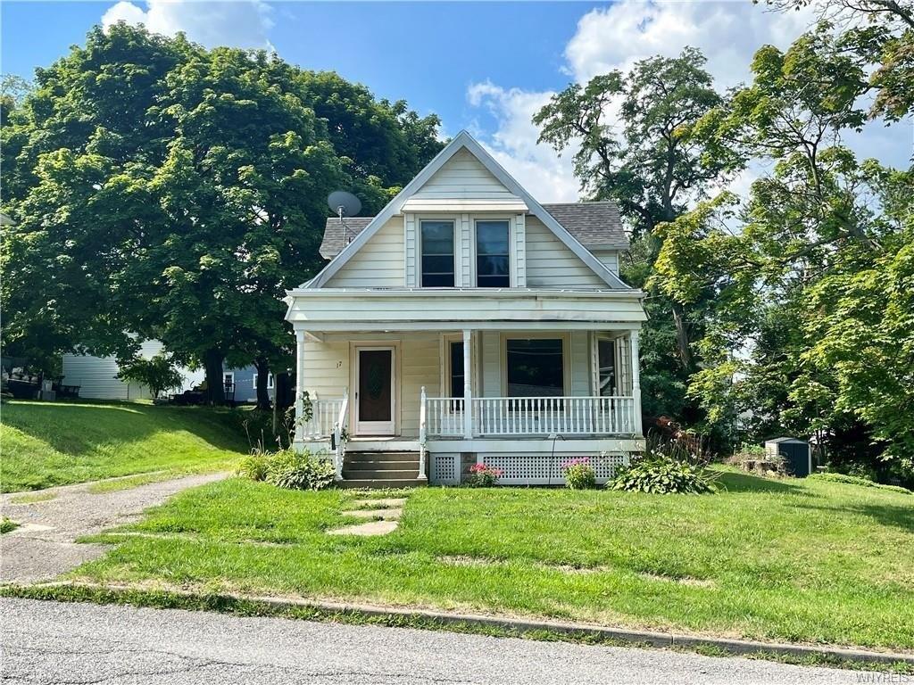 Robinson St, Silver Creek, NY 14136