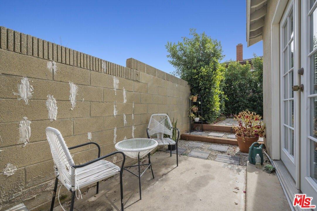 E Meadbrook St, Carson, CA 90746
