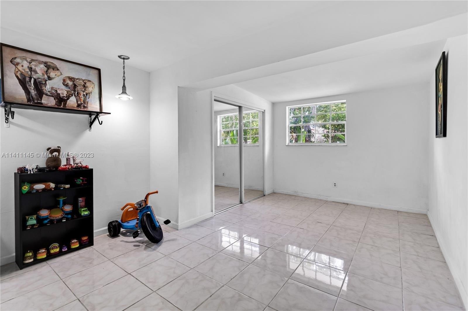 Ne 139th St, North Miami, FL 33161