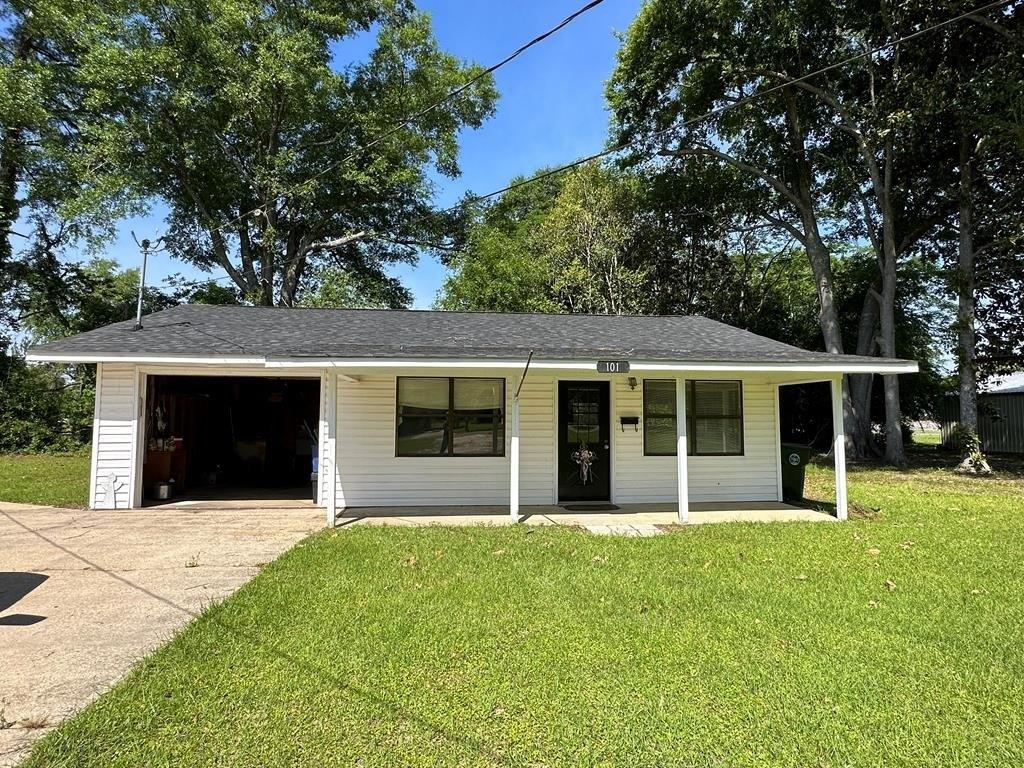 W Commerce St, Hartford, AL 36344