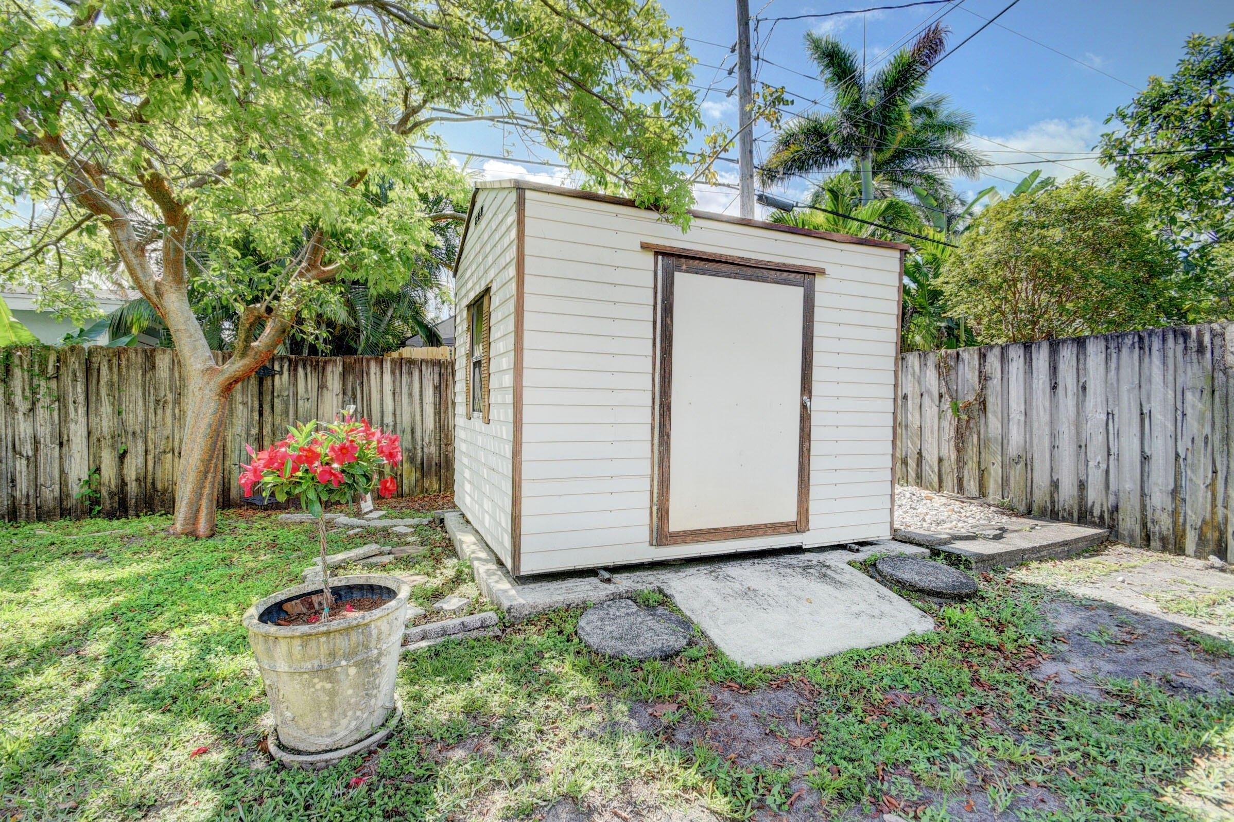 Lake Osborne Dr, Lake Worth, FL 33461