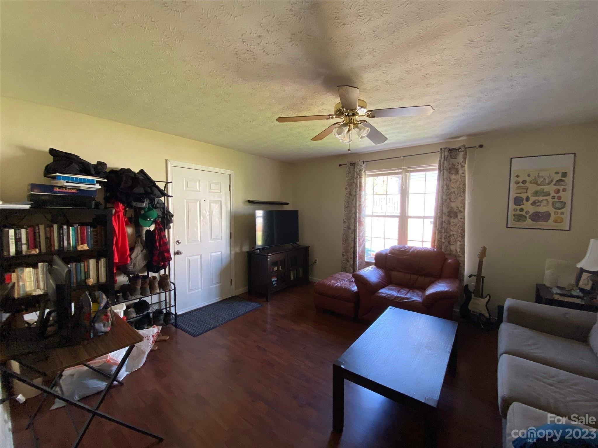 Hubbard Ave, Asheville, NC 28806
