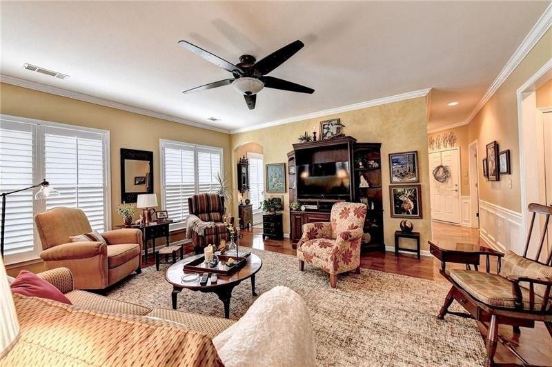 Longleaf Dr, Hoschton, GA 30548