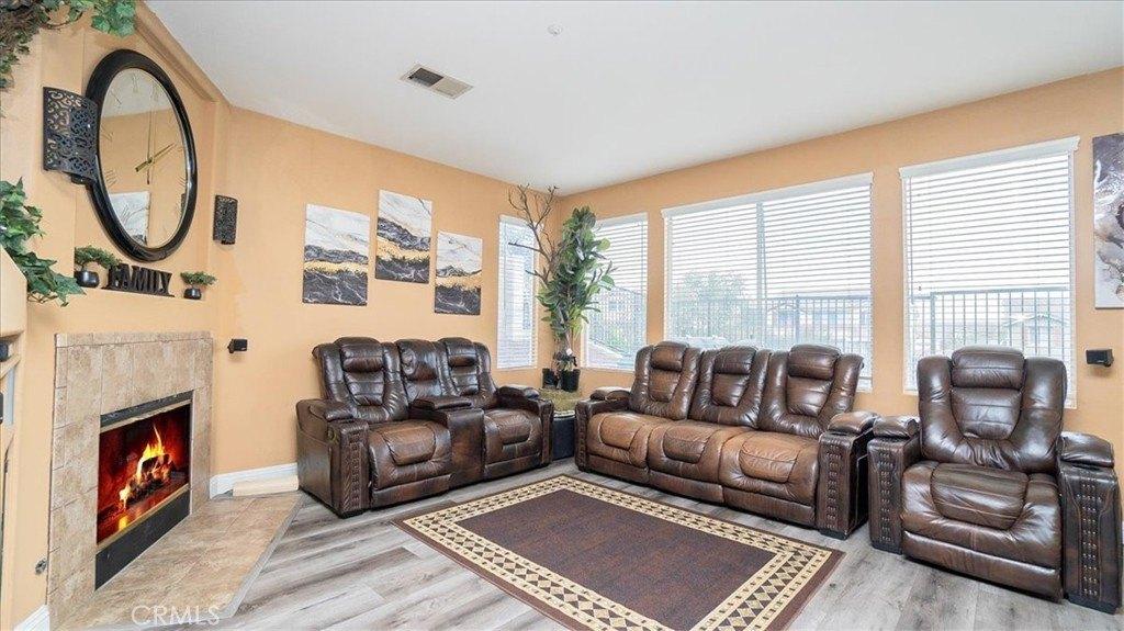 La Sarre Dr, Fontana, CA 92336