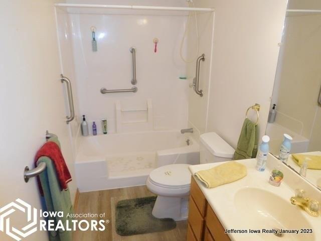 W Lincoln Way, Jefferson, IA 50129