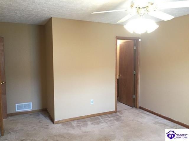 Eileen Ct, Vine Grove, KY 40175