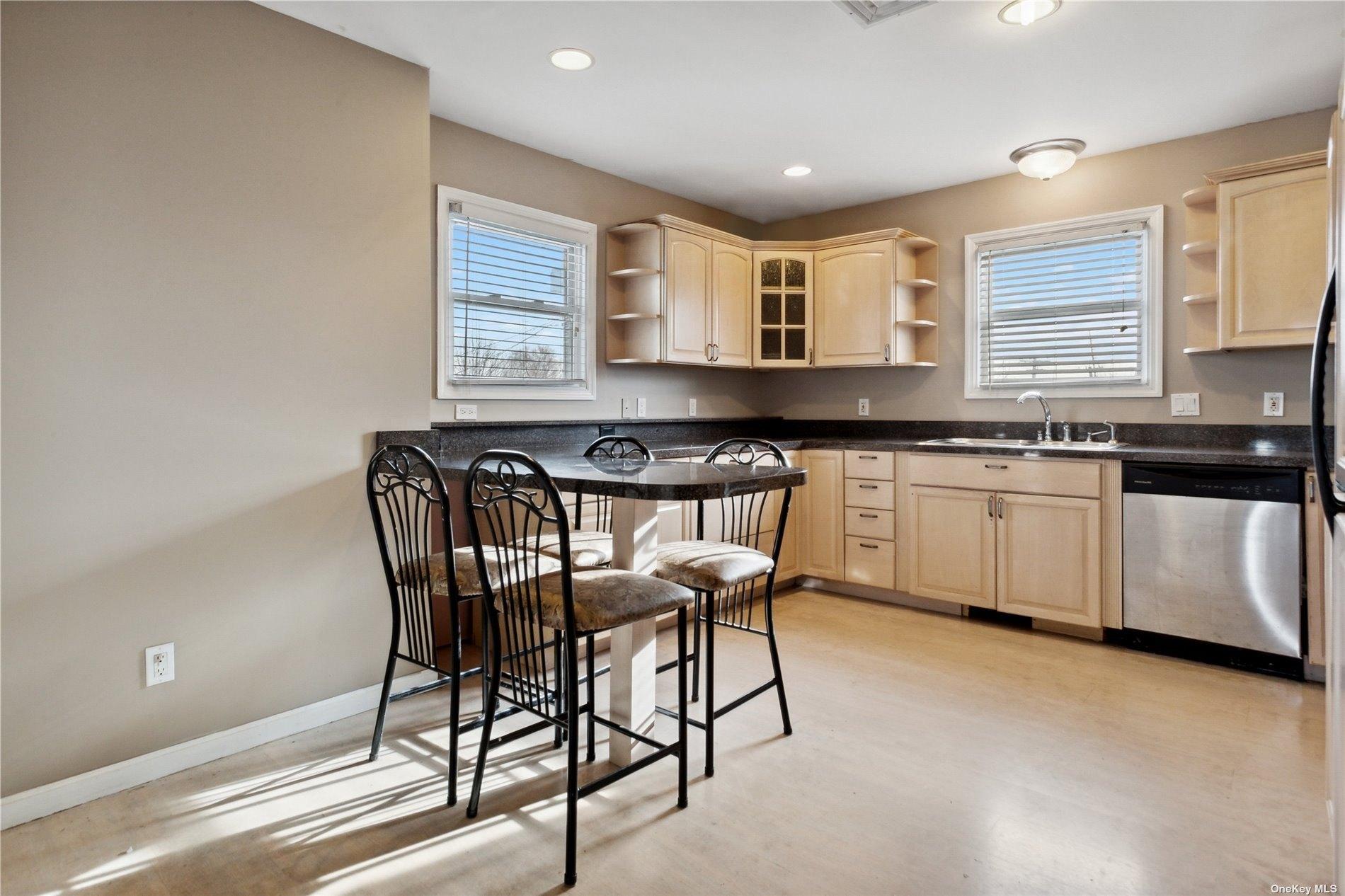 29th St, Lindenhurst, NY 11757