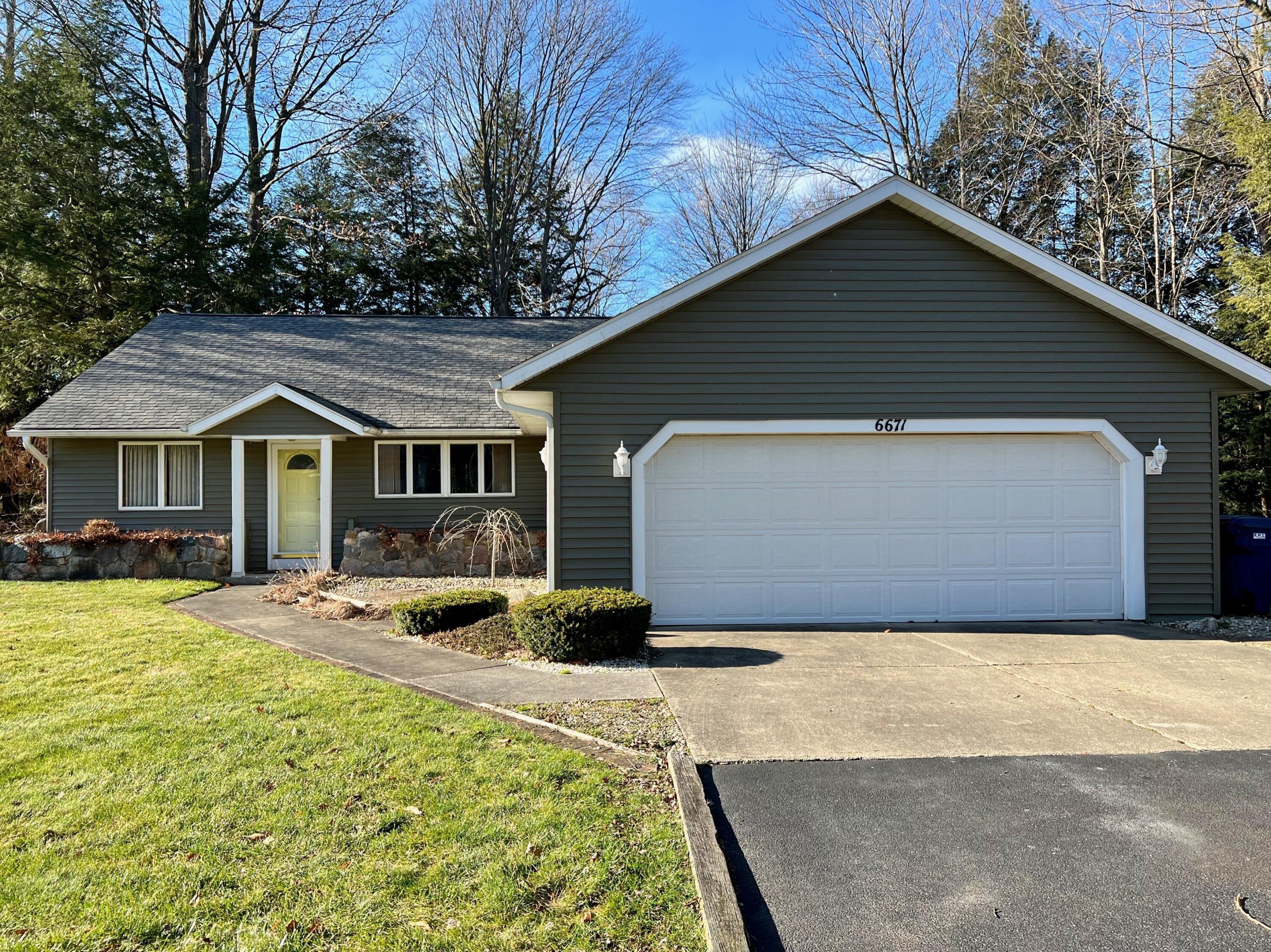 Beech Creek Dr, Fruitport, MI 49415