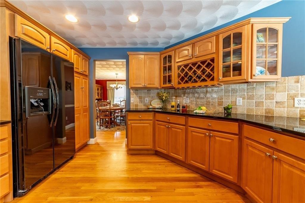 Weymouth Ln, Coventry, RI 02816