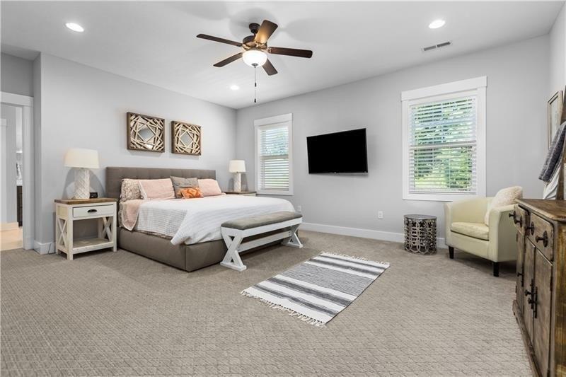 Seneca Pl, Mars, PA 16046