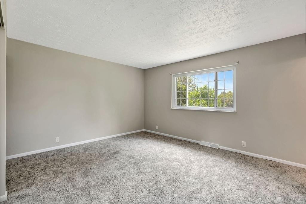 Whitehall Cir W, West Chester, OH 45069