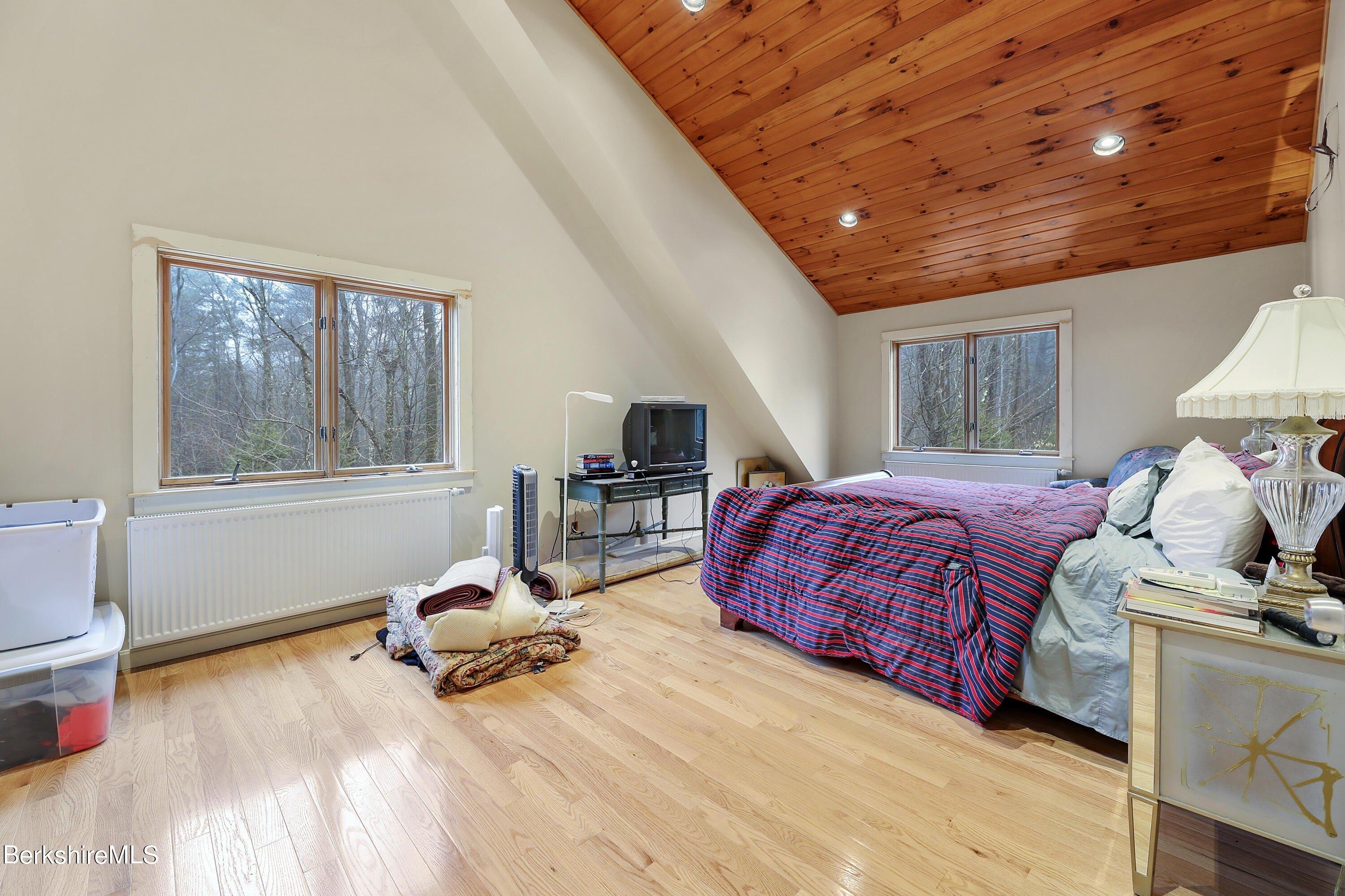 Woodmere Rd, Becket, MA 01223