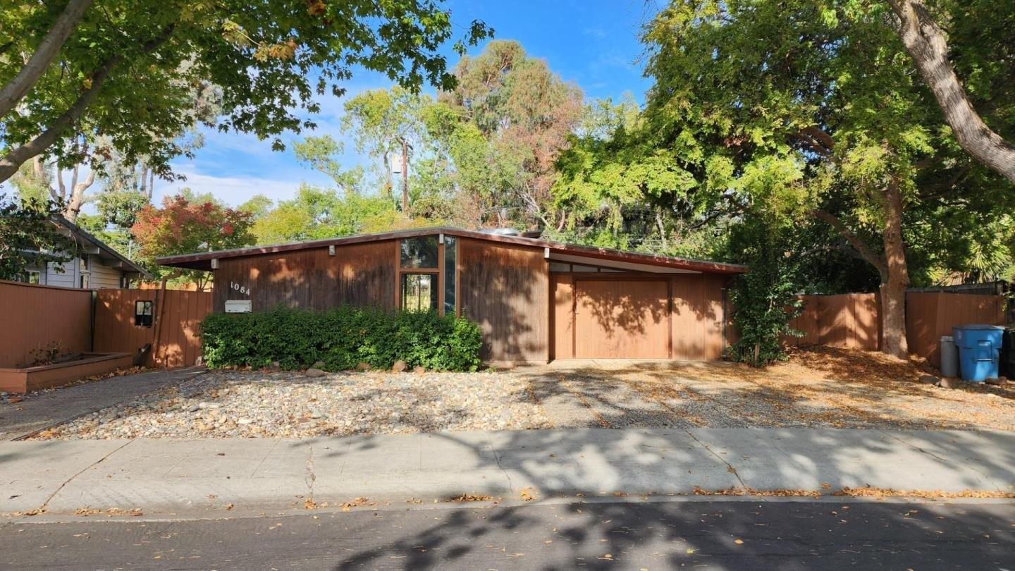 Moffett Cir, Palo Alto, CA 94303