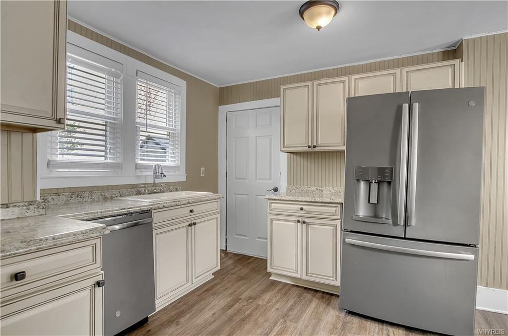 East Ave, Lockport, NY 14094