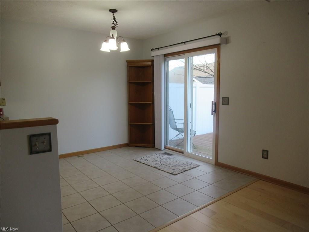 Bordeaux Dr, Akron, OH 44312