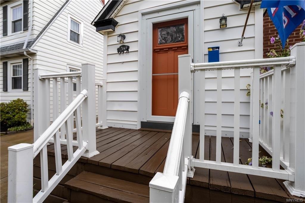 Warren Ave, Kenmore, NY 14217