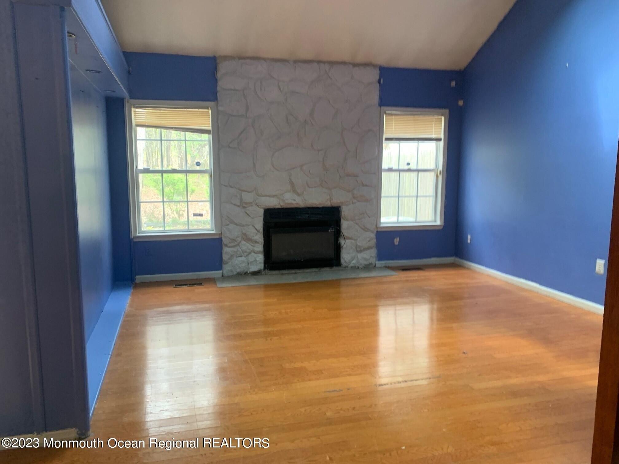 Woodbine Ln, Lakewood, NJ 08701