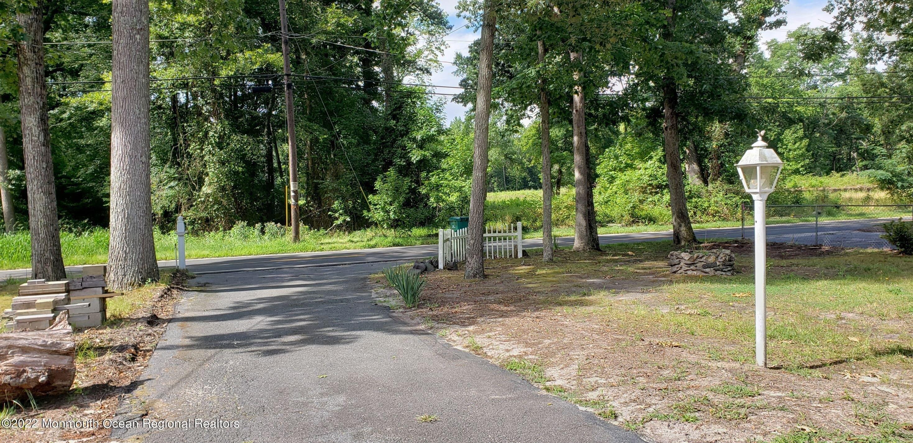 Maxim Rd, Howell, NJ 07731