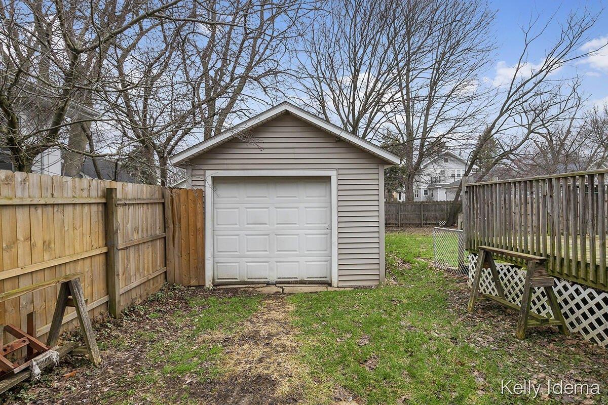 Creston Ave, Kalamazoo, MI 49001