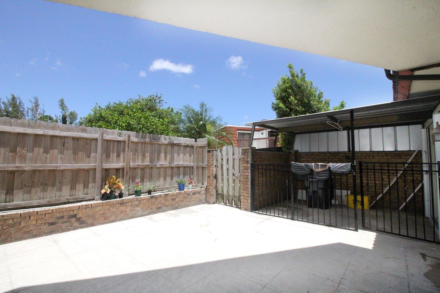 Suburban Pines Dr, Lake Worth, FL 33463