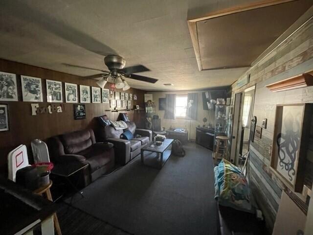 Amesbury Dr, Columbus, OH 43230
