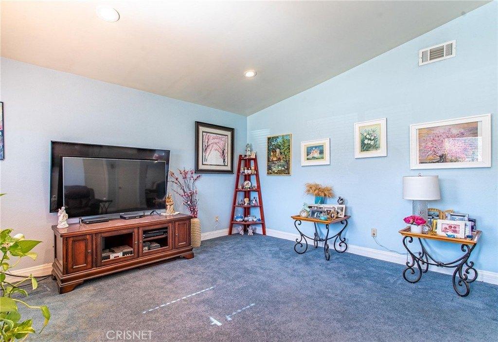 Green Mill Ave, Newhall, CA 91321