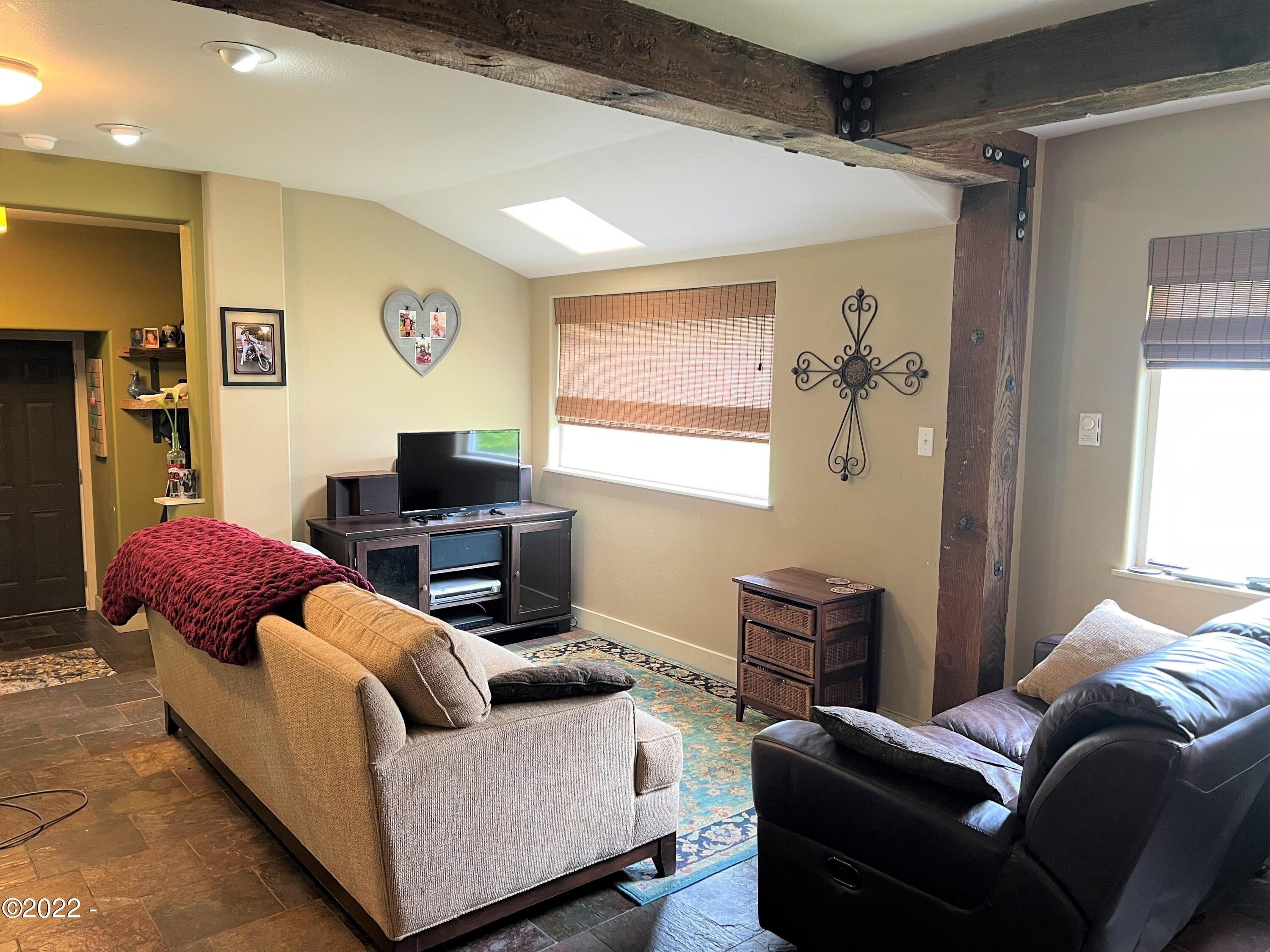 Ne Avery St, Newport, OR 97365