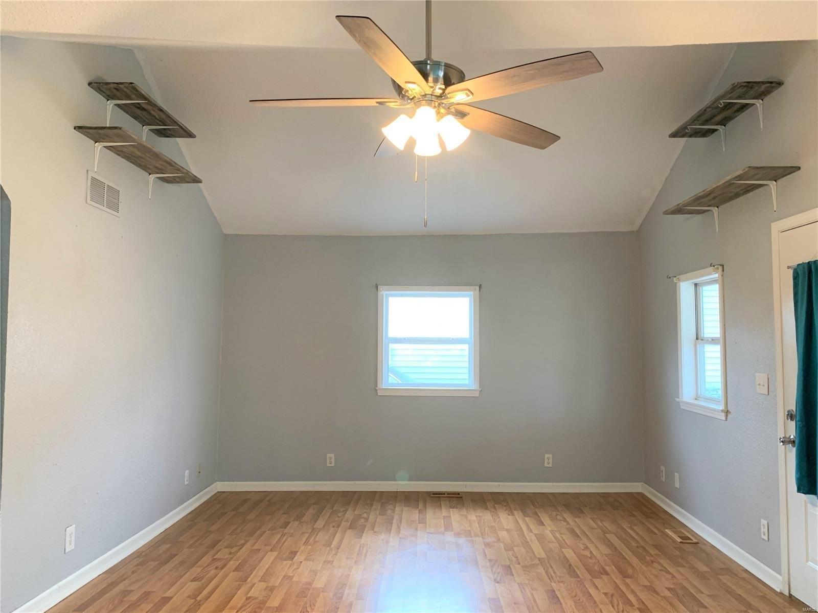 Chouteau Ave, Alton, IL 62002