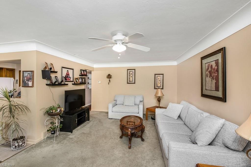 Norris Ave, Parma, OH 44134