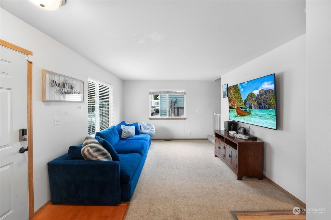 Ne Berry Loop, Oak Harbor, WA 98277
