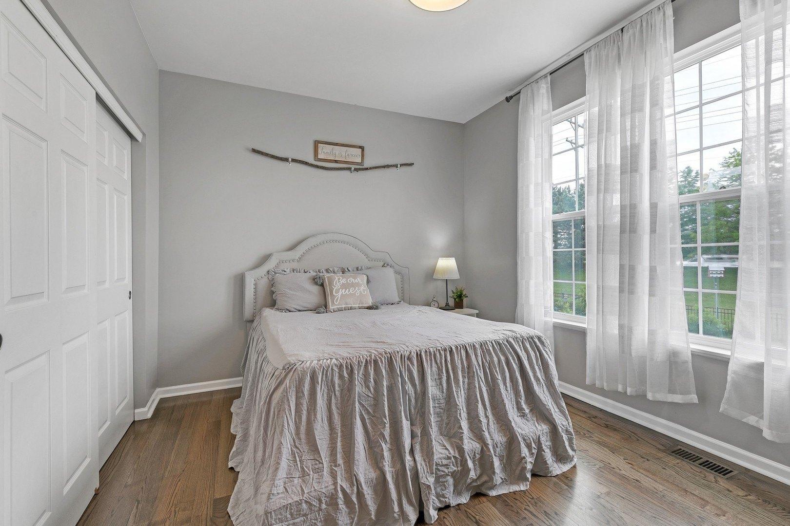 Conifer Ct, Elgin, IL 60124
