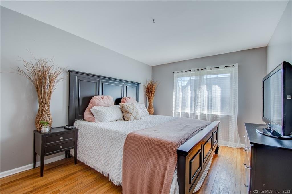 Sunbright Dr S, Meriden, CT 06450