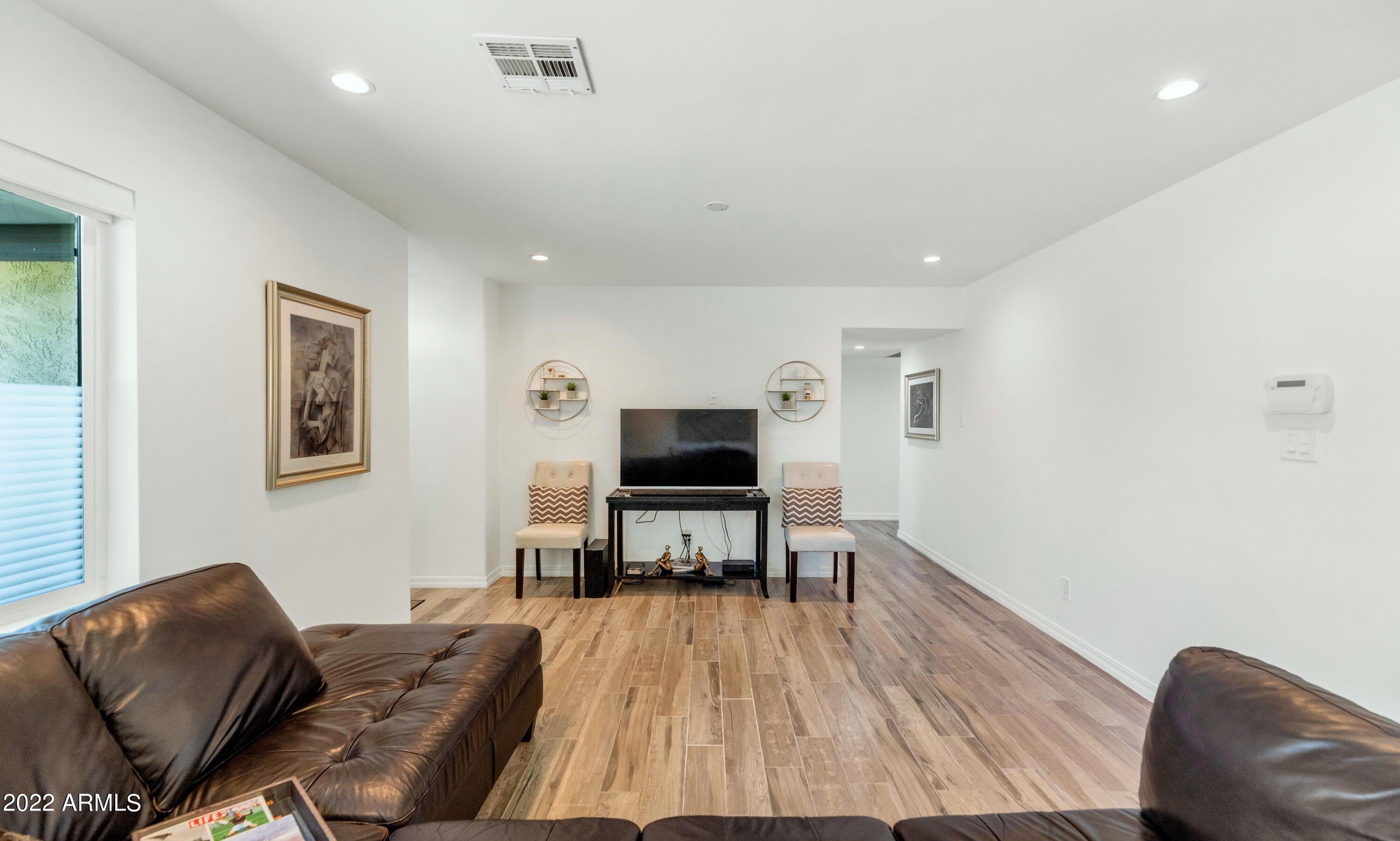 E Claremont St, Phoenix, AZ 85016