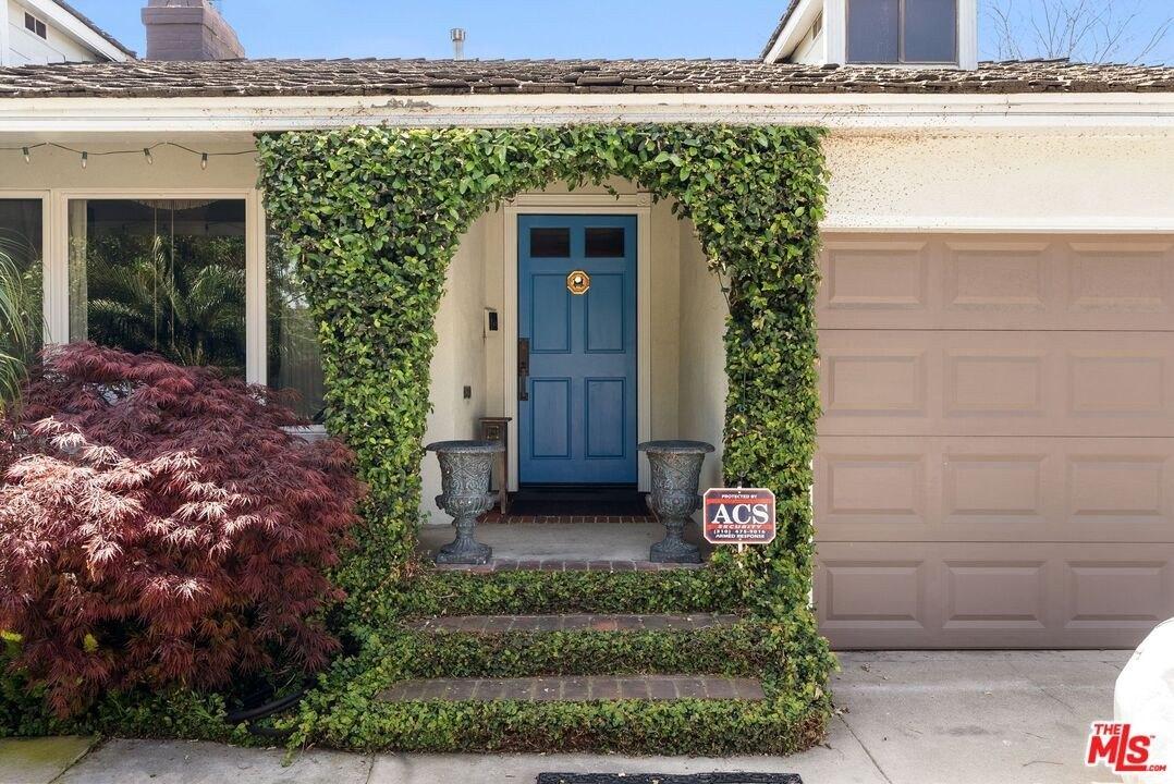 Moorpark St, Toluca Lake, CA 91602