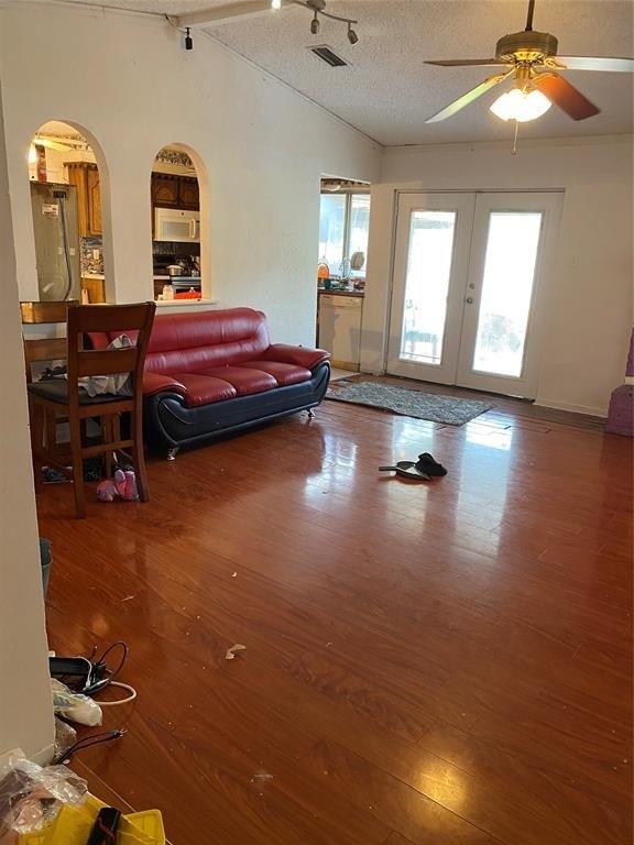 Pelican Dr, Dallas, TX 75238